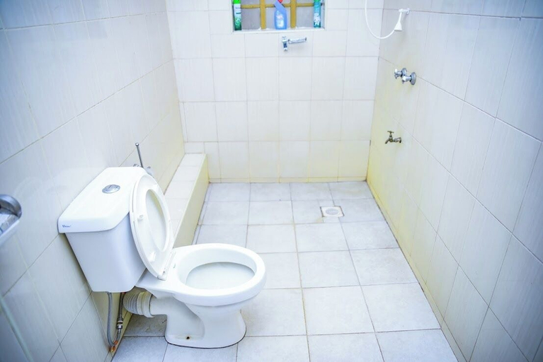 Bathroom, Lux Suites Father's Hub Apartments, Kasarani