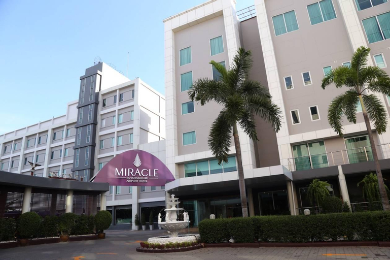 Exterior & Views 28