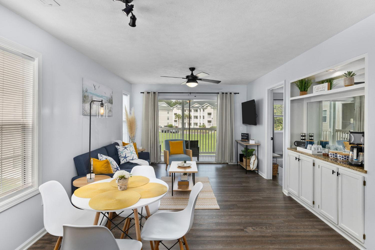 Food & Drinks, Fully equipped 2BR 2BA with King Bed in heart of MB, Horry