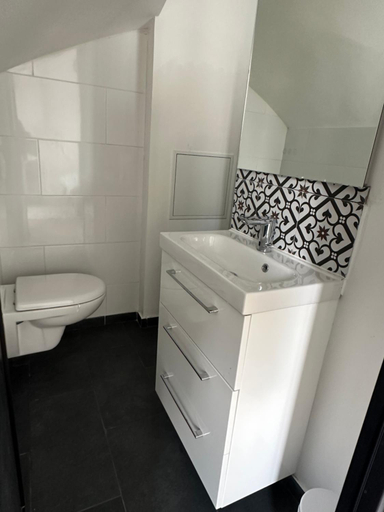 Bathroom 2, GREEN&PURPLE STUDIO 24-24 Access, Hauts-de-Seine