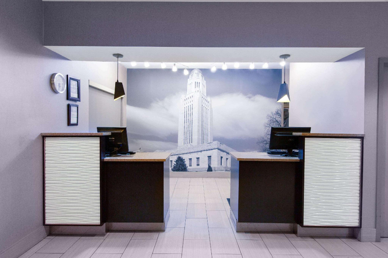 Public Area 2, La Quinta Inn by Wyndham Lincoln, Lancaster