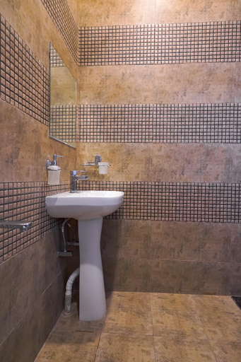 Bathroom 4, FabHotel Quest, Kolkata