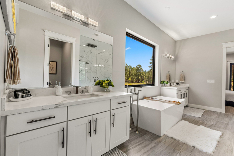 Bathroom 4, Breton 3303 Flagstaff, Coconino