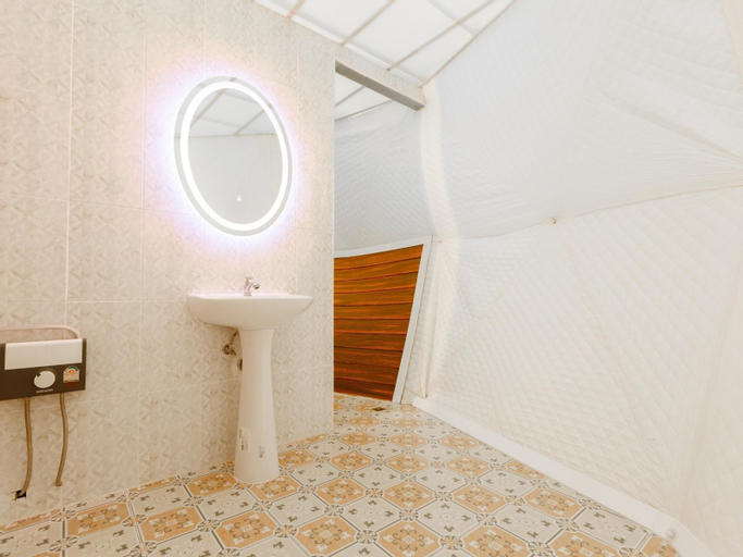 Bathroom 17