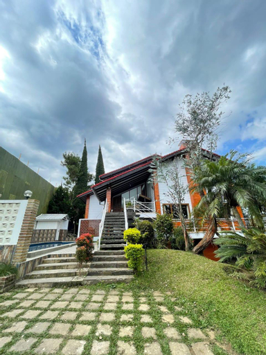 The Bivaq by Vila Istana Bunga, Bandung