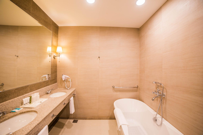 Bathroom 15