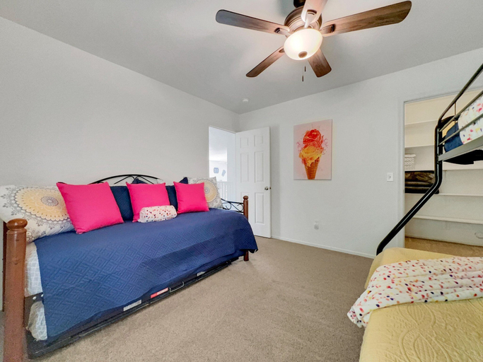 Bedroom 3, La Pryor Gilbert, Maricopa
