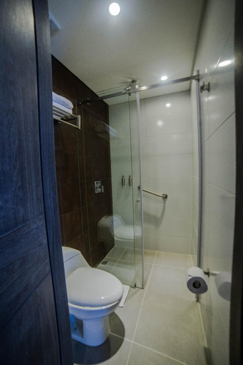 Bathroom 5, Cafe Hotel Medellin, Medellín