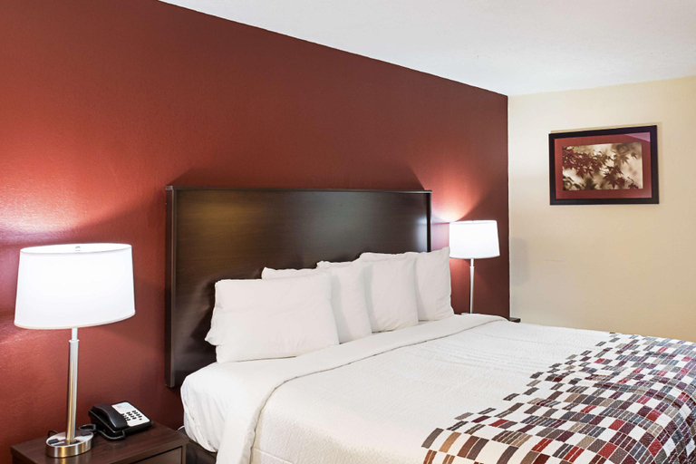 Bedroom 3, Red Roof Inn Indianapolis East, Indianapolis