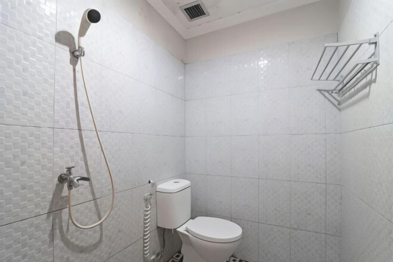 Bathroom 23