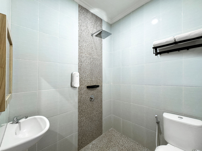 Bathroom 9