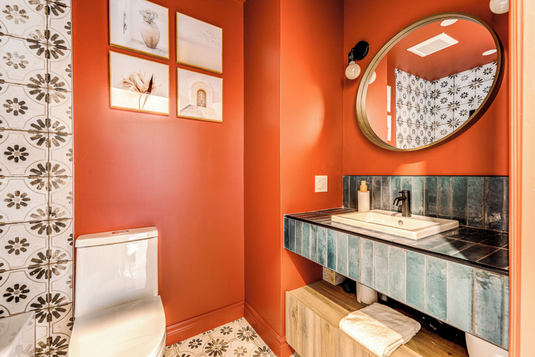 Bathroom 3, Bohemian Vieux Quebec Two Bedroom, Communauté-Urbaine-de-Québec