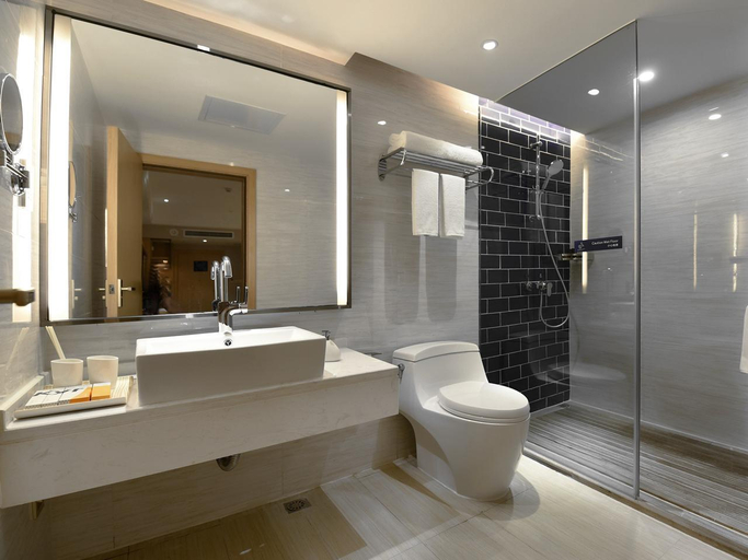 Bathroom 2, Kyriad Hotel Changsha Wuyi Square Snack Kingdom Store, Changsha