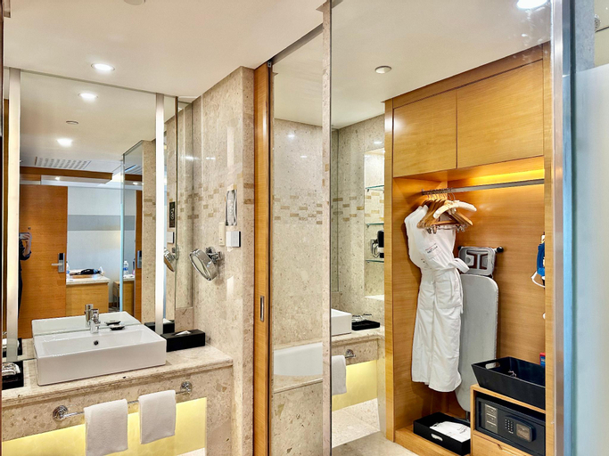 Bathroom 18
