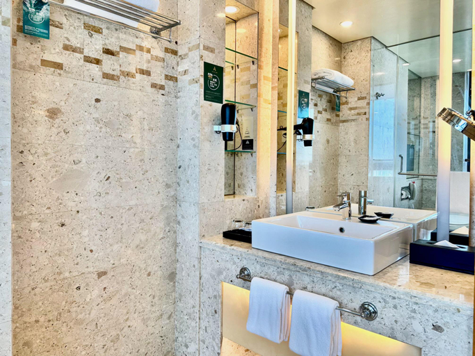 Bathroom 13