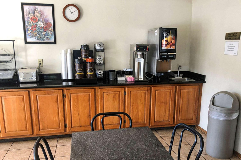 Food & Drinks 5, Econo Lodge Oklahoma City Northeast, Oklahoma