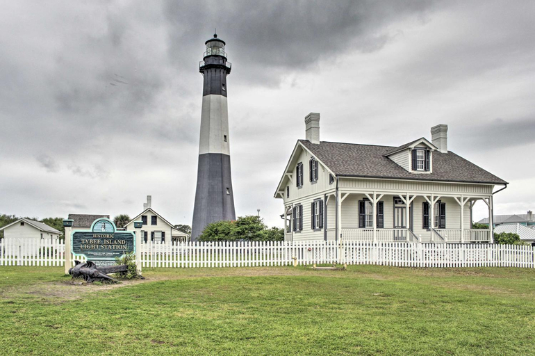 Exterior & Views 1, Ideally Located Luxe Beach House on Tybee Island, Chatham