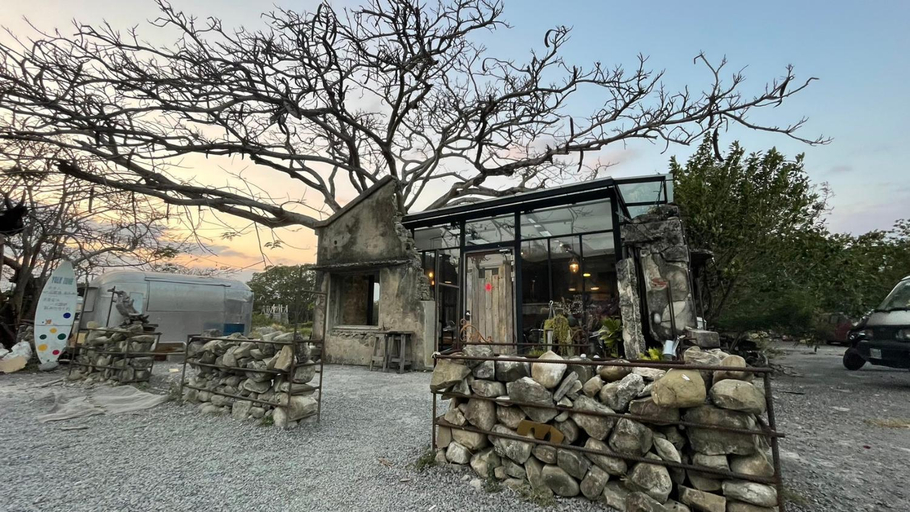Others 5, onion inn, Pingtung
