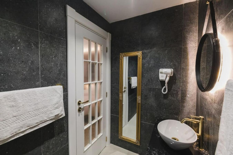 Bathroom 3, Zebbuga Lavish Suite 2