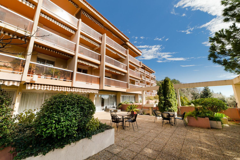 Others 4, Residence de Grasse, Alpes-Maritimes