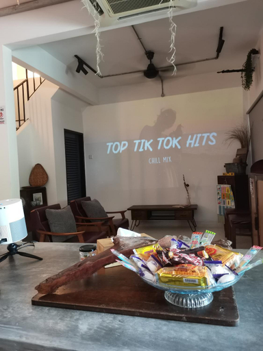 Food & Drinks 4, No.10 CLASSIC HOME 5BR6B free Wifi @SS2  PJ, Petaling Jaya