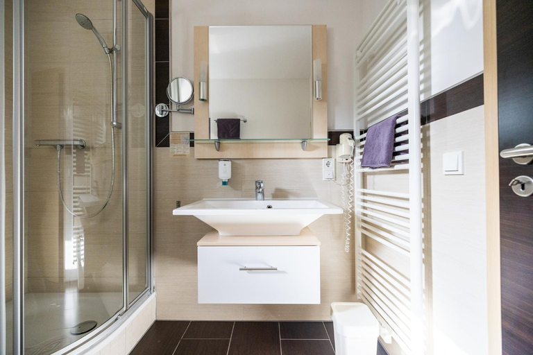 Bathroom 4, Landhotel Germania Business & Long Stay bei Stadtallendorf, Marburg-Biedenkopf
