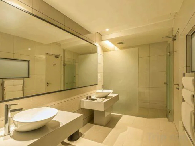 Bathroom 5, JINHOLD HOTEL & SERVICED APARTMENT, Miri