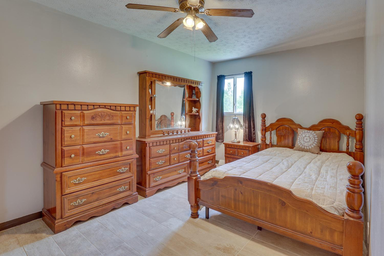 Bedroom 2, Cozy Youngstown Apartment w/ Central A/C + Heating, Mahoning