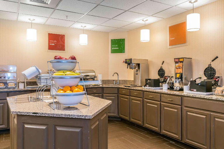 Food & Drinks 5, Comfort Suites Springfield I-70, Clark