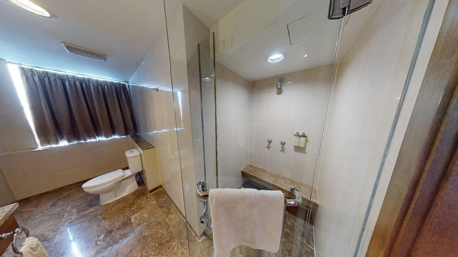 Bathroom 10