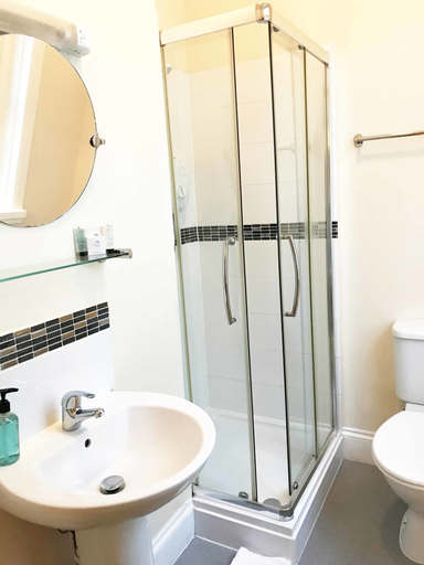 Bathroom 4, Esk Vale Guest House, Portsmouth