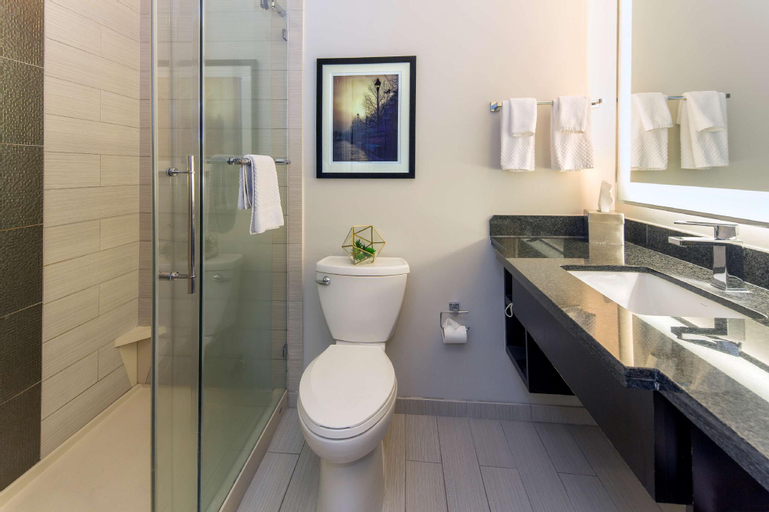 Bathroom 18