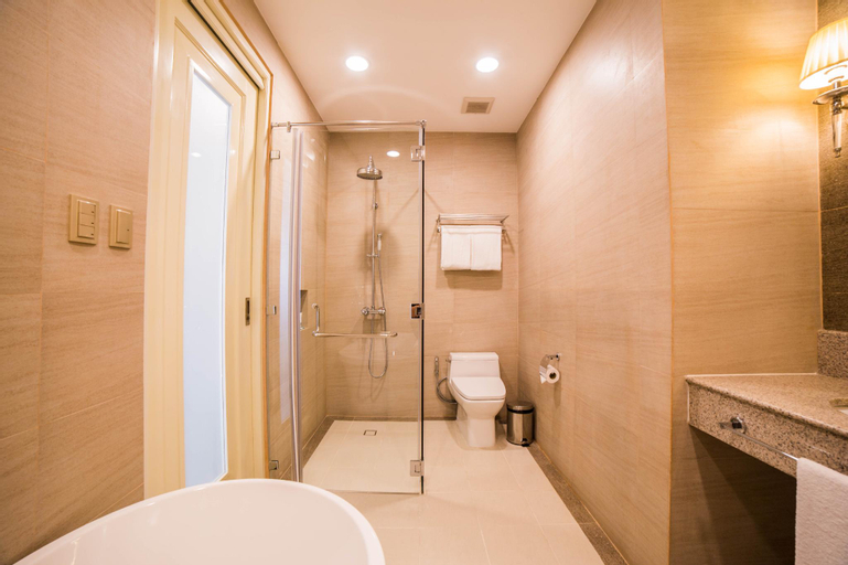 Bathroom 16