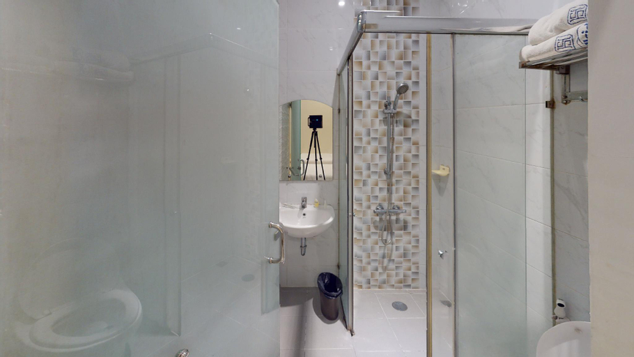 Bathroom 7