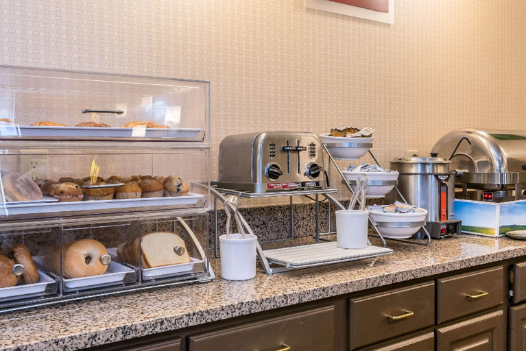 Food & Drinks 4, Comfort Suites Springfield I-70, Clark
