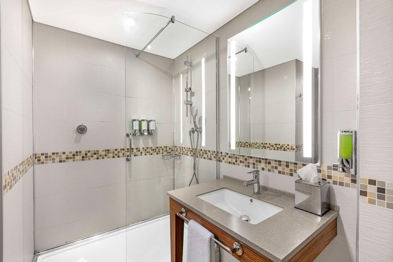 Bathroom 7