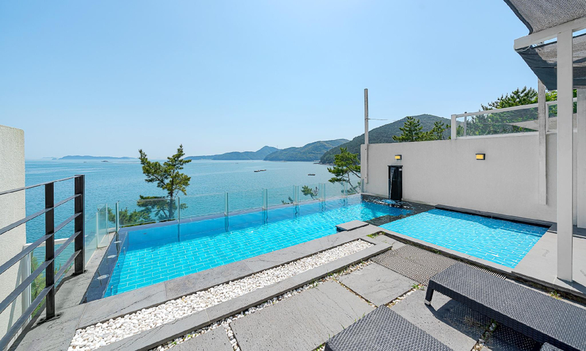 Others 2, Baum A, Geoje
