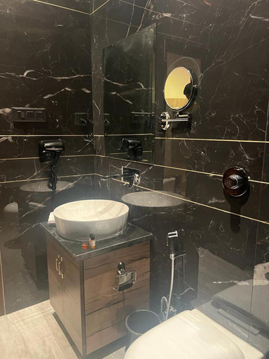 Bathroom 2, Hotel Ventures Inn, Amritsar