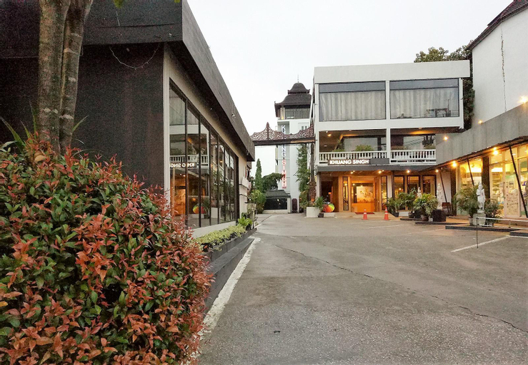 Exterior & Views