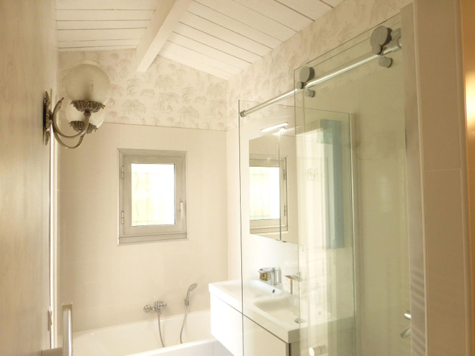 Bathroom 3, Chambre Bed and Breakfast dans la Villa Cypra, Alpes-Maritimes