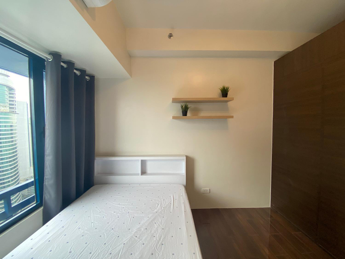 Others 4, Air Residences 4439, Makati City