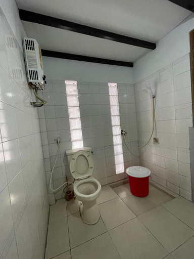 Bathroom 5, The Bivaq by Vila Istana Bunga, Bandung