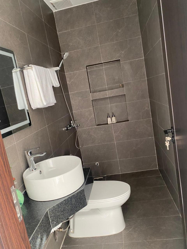 Bathroom 5, HA PLEIKU, Pleiku