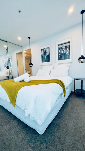 Stylish Southbank apartment Plus Free Parking for 2 Cars, Melbourne