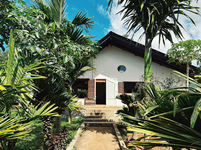 Exterior 1
