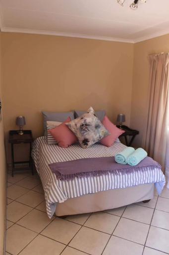 Others 3, Swartbessie Geusthouse, West Rand