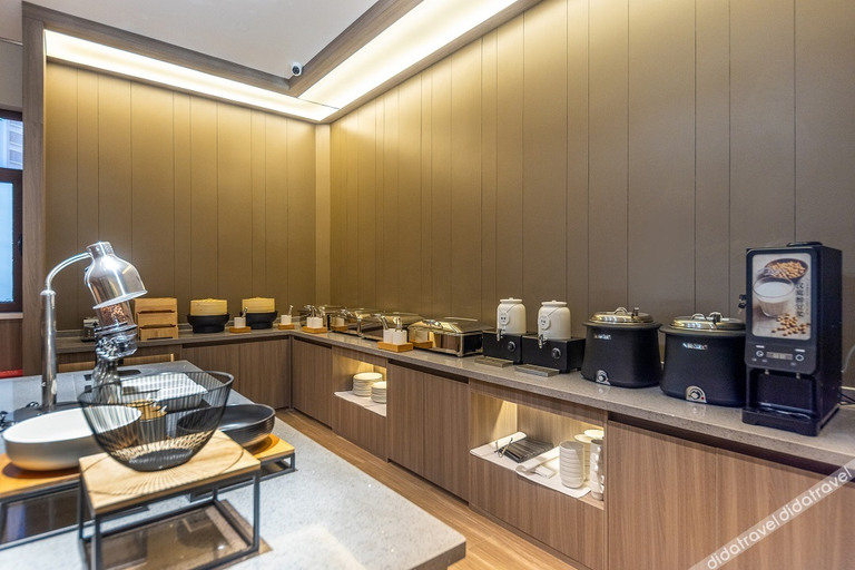 Food & Drinks 5, Hanting Hotel Longxi People's Square, Dingxi