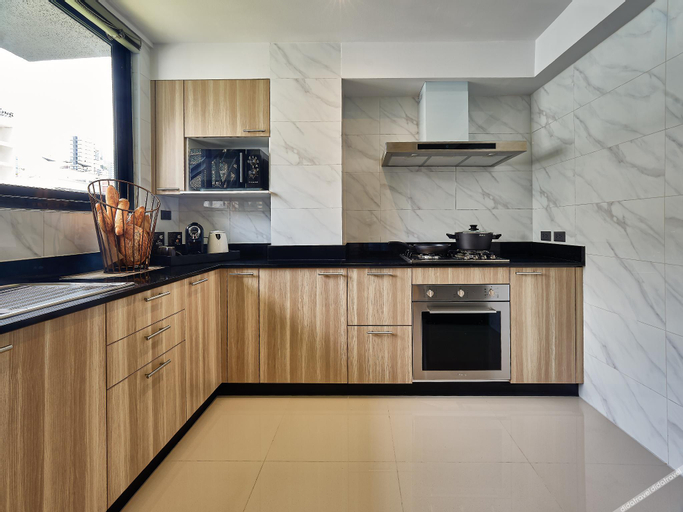 Floral Court Hotel and Residence, Wattana