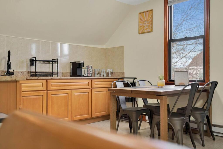 Others 3, Golden Gem in Heart of East Rock Quiet 3BR Near DT and Yale, New Haven