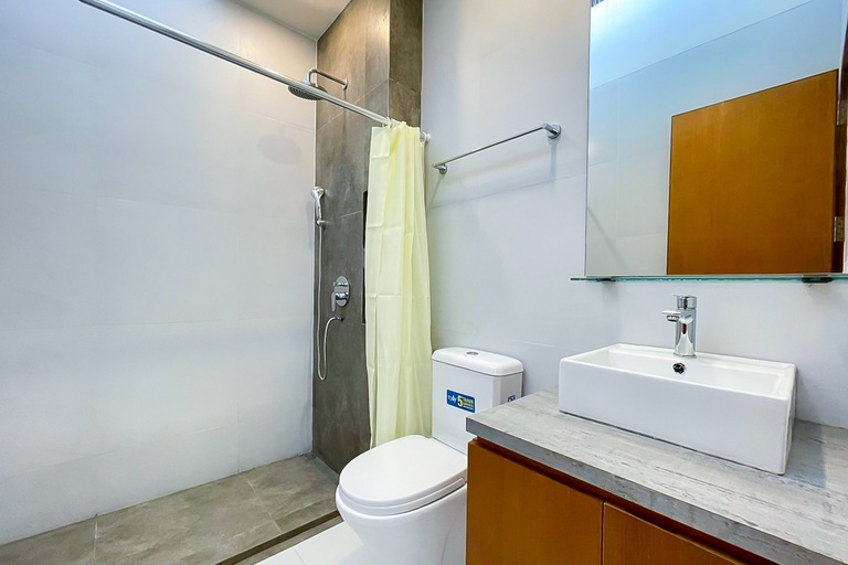 Bathroom 3, Aldan Guest House Syariah, Denpasar